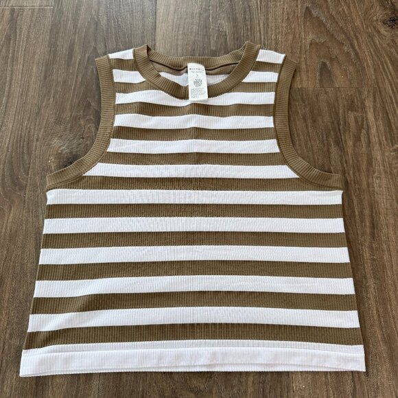 Athleta Tops - Athleta Seamless Cropped Tank Top XL